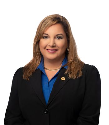 Portrait of Christine Knighton, REALTOR®.